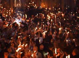 Cristianos ortodoxos en el Santo Sepulcro en la ceremonia del 