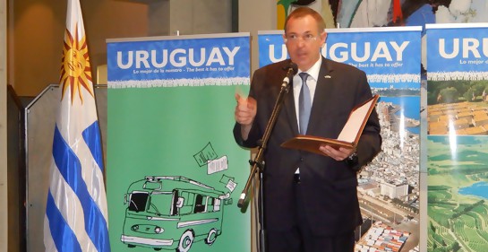 El Embajador de Uruguay Bernardo Greiver