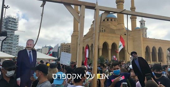 En estas manifestaciones en Beirut, colgaron la figura de Nasrallah