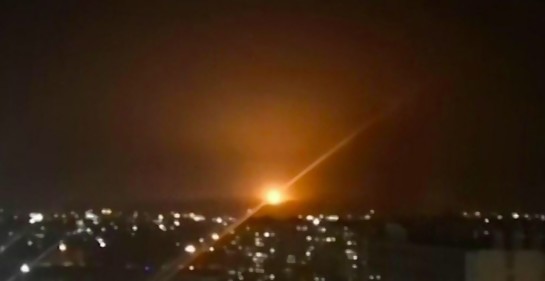 Israel confirma ataque a blancos militares en Siria, respuesta a carga explosiva en la frontera