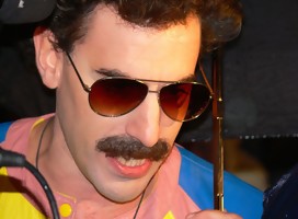 https://commons.wikimedia.org/wiki/File:Borat_Sacha_Baron_Cohen.jpg#/media/Archivo:Borat_Sacha_Baron_Cohen.jpg