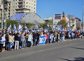 El último adiós a los Bibas por las carreteras de Israel